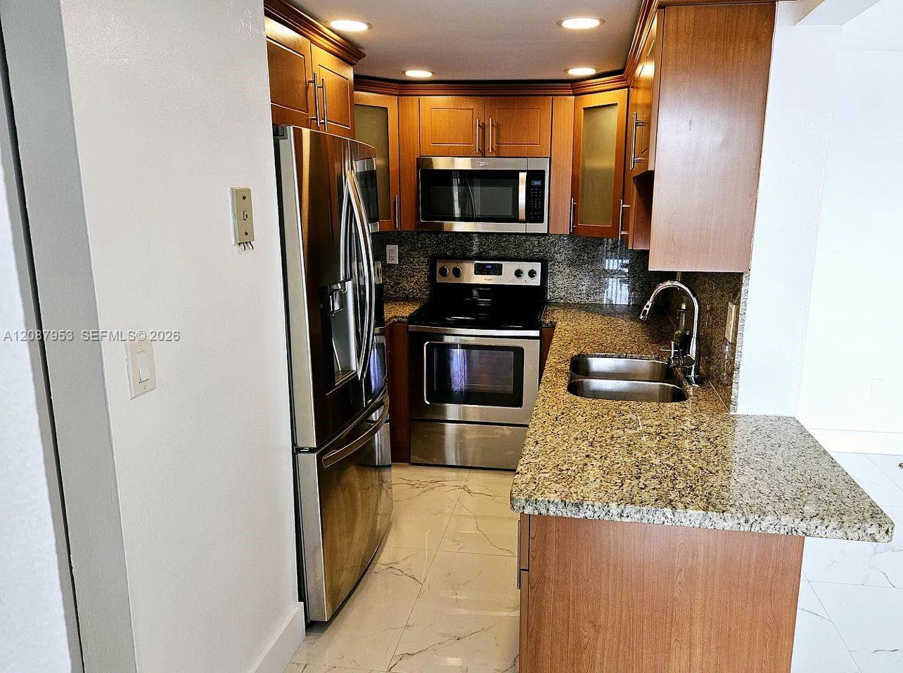 9682 Fontainebleau Boulevard 207 Property Photo 2