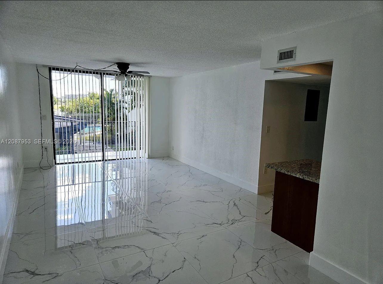 9682 Fontainebleau Boulevard 207 Property Photo 7