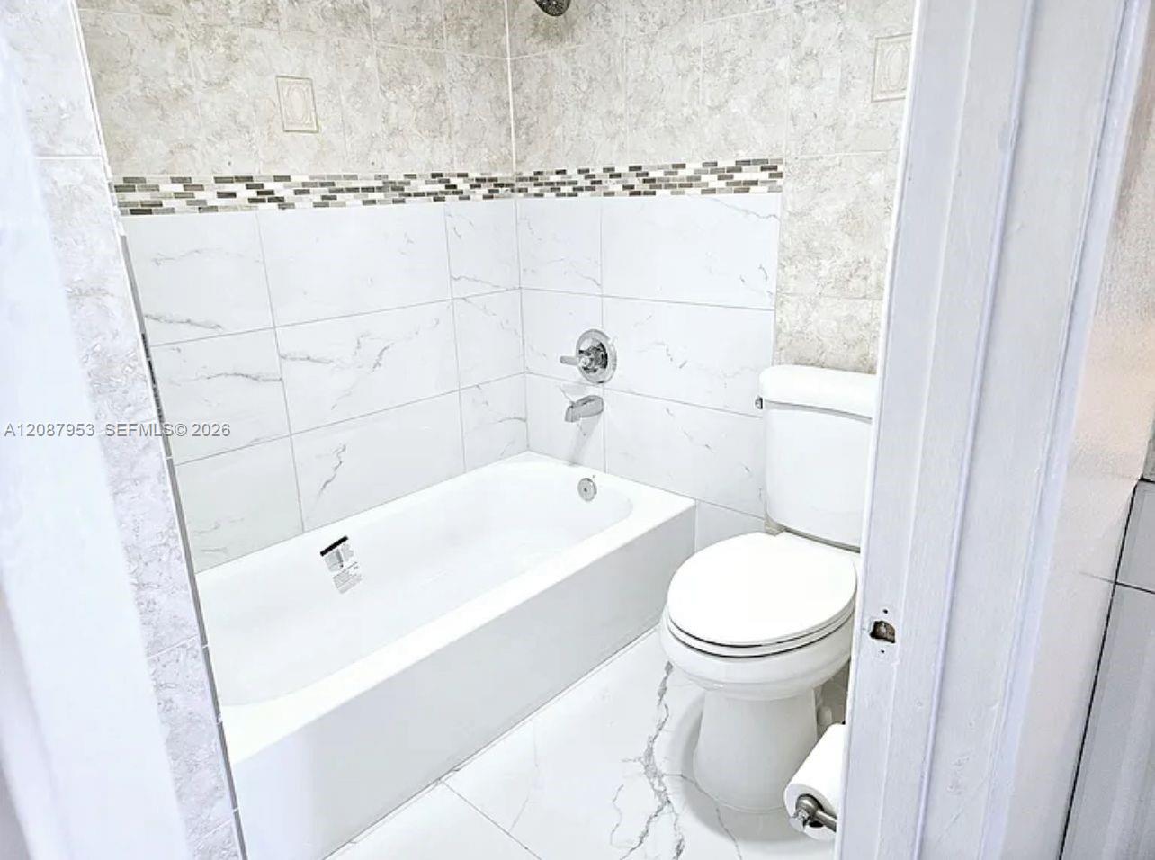 9682 Fontainebleau Boulevard 207 Property Photo 11