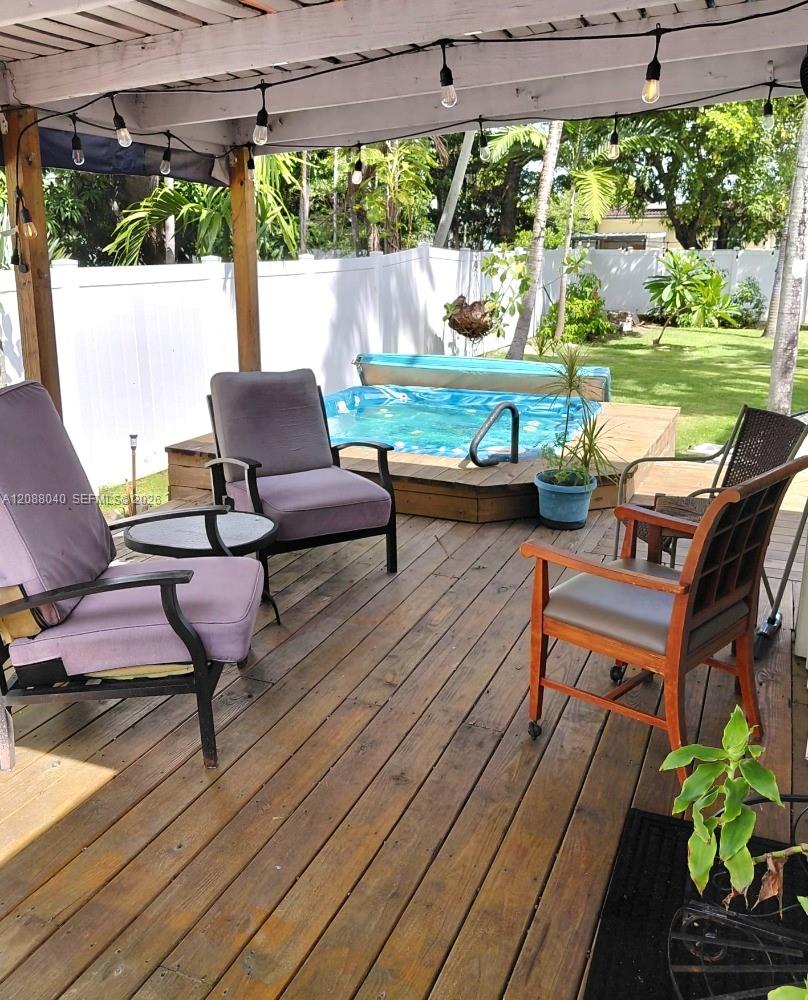 1623 Plunkett Street W Property Photo 1