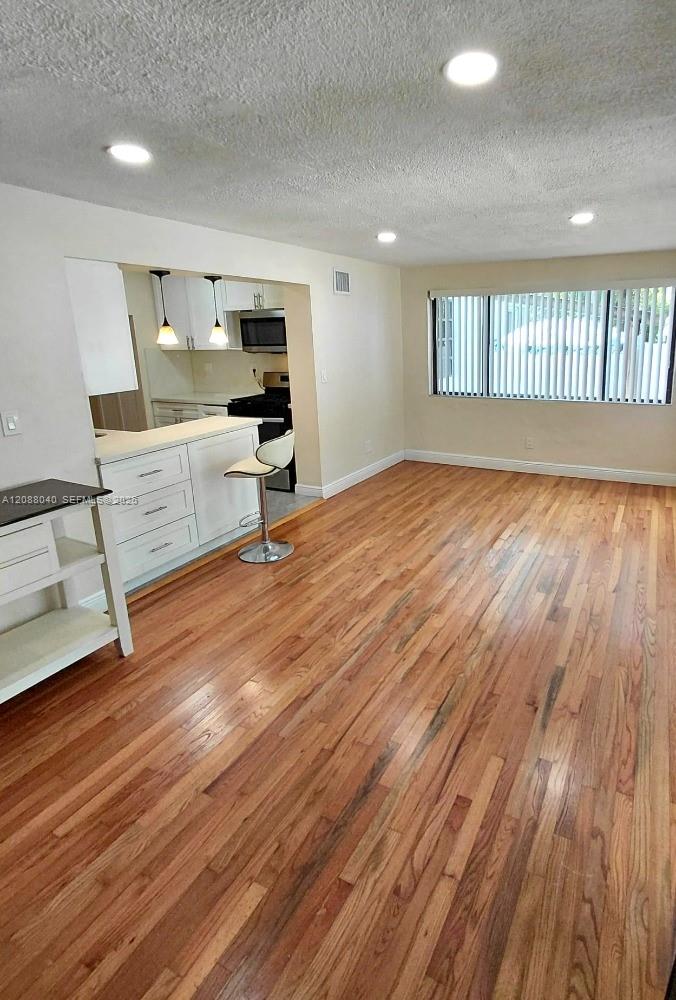 1623 Plunkett Street W Property Photo 4