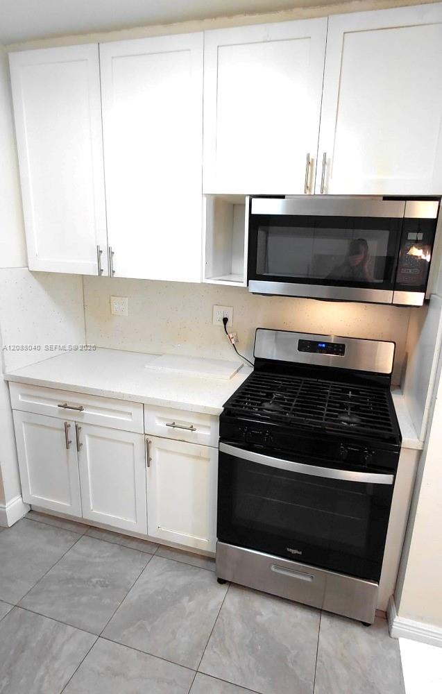 1623 Plunkett Street W Property Photo 6