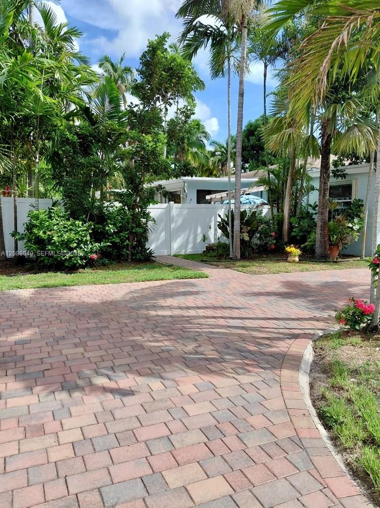 1623 Plunkett Street W Property Photo 15