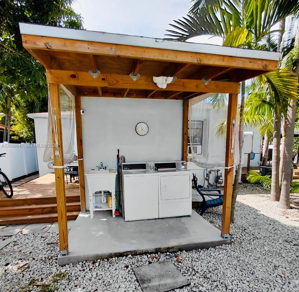 1623 Plunkett Street W Property Photo 17