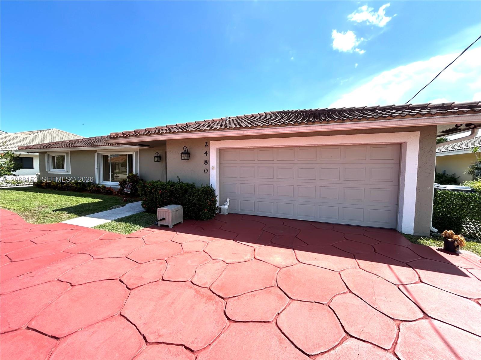 2480 Ne 46th Street Property Photo 2