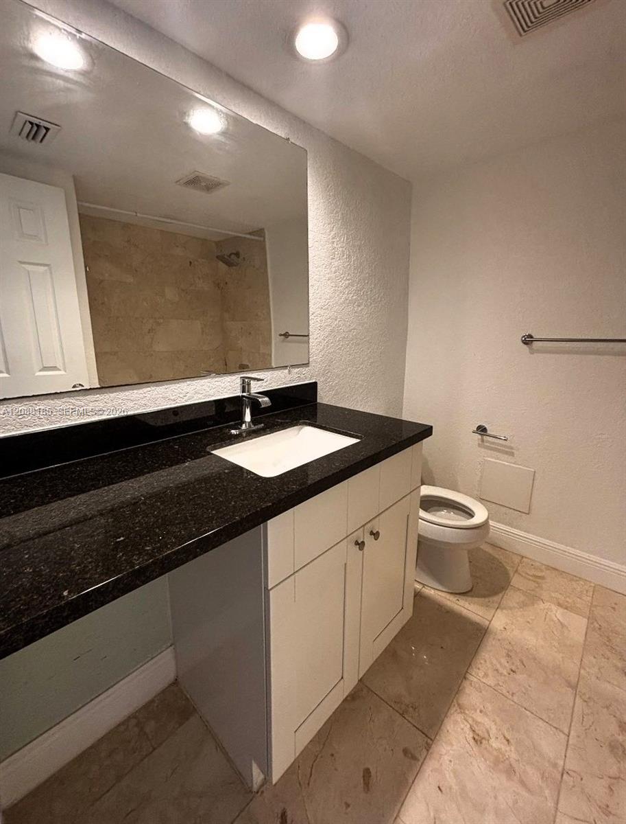 6703 N Kendall Drive 405 Property Photo 21