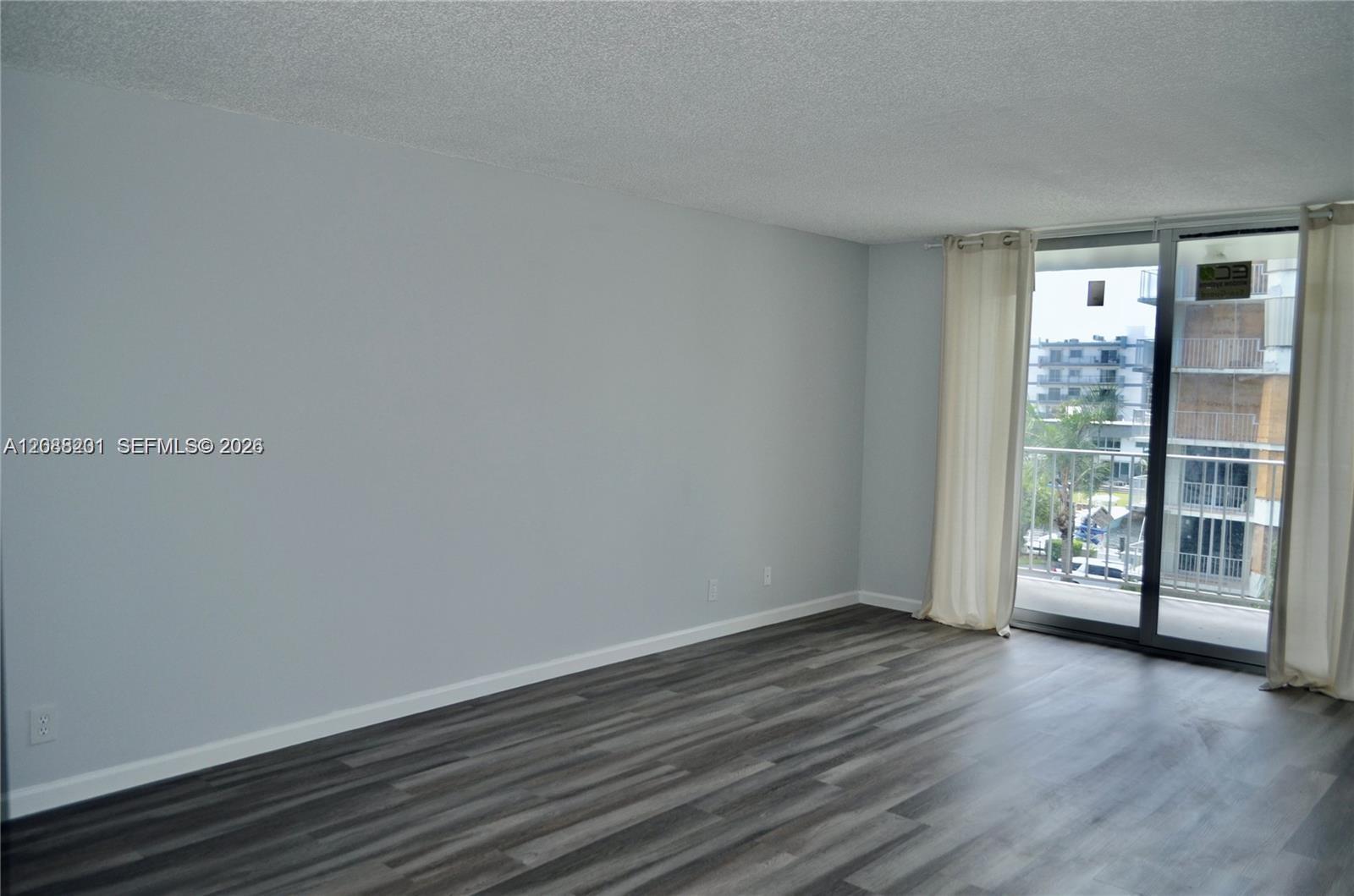 16570 Ne 26th Avenue 4d Property Photo 4
