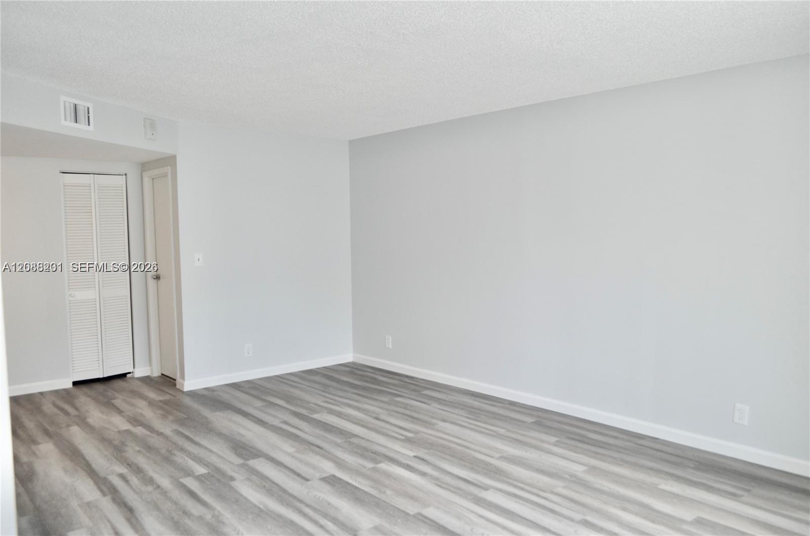 16570 Ne 26th Avenue 4d Property Photo 5