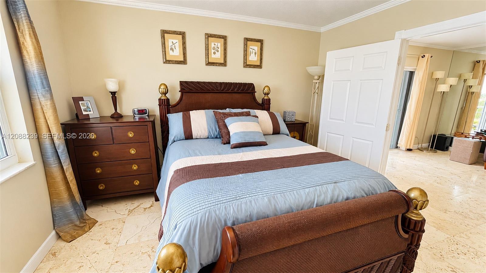 200 S Birch Road 908 Property Photo 18