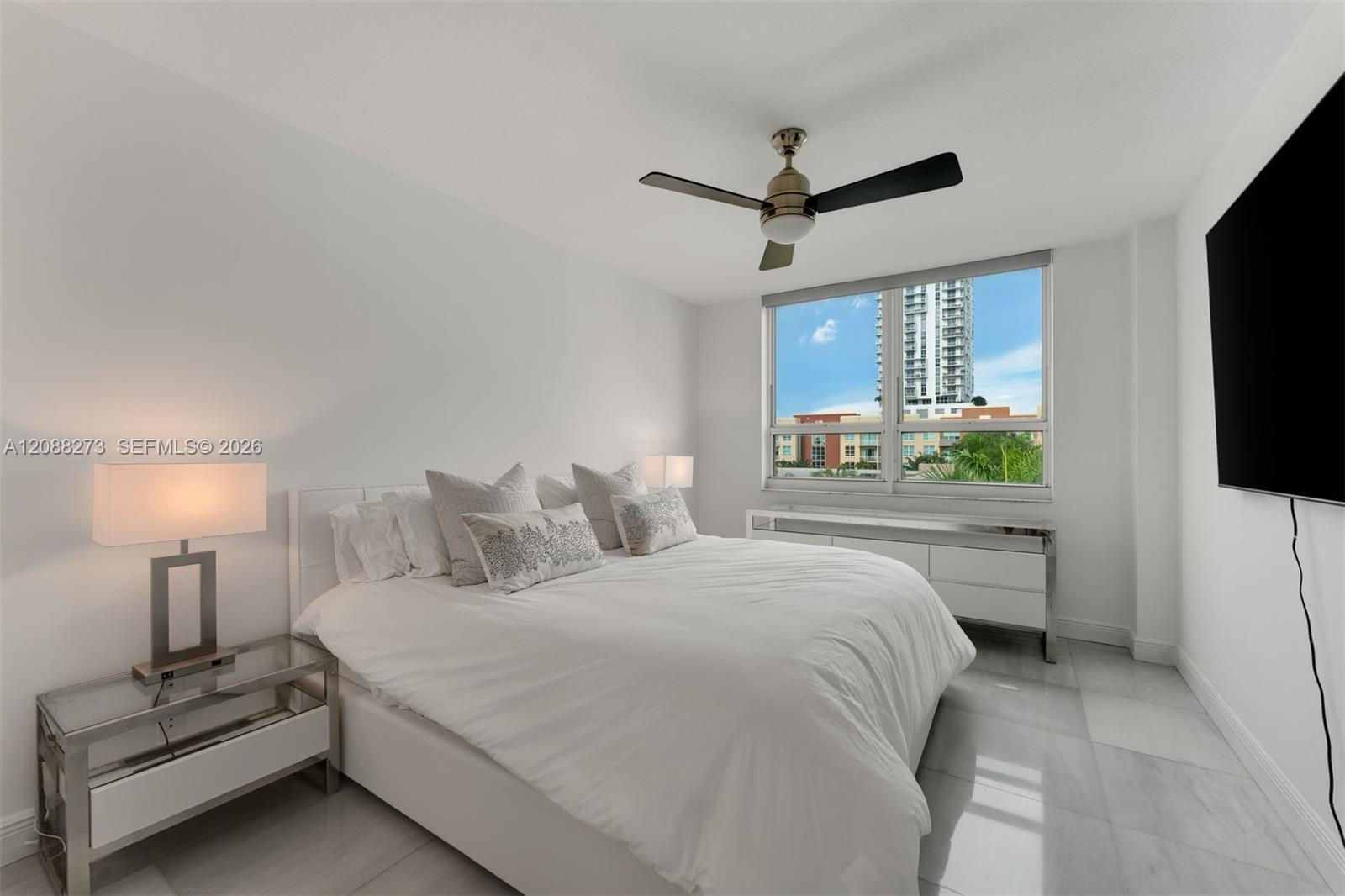 2000 N Bayshore Drive 619 Property Photo 12