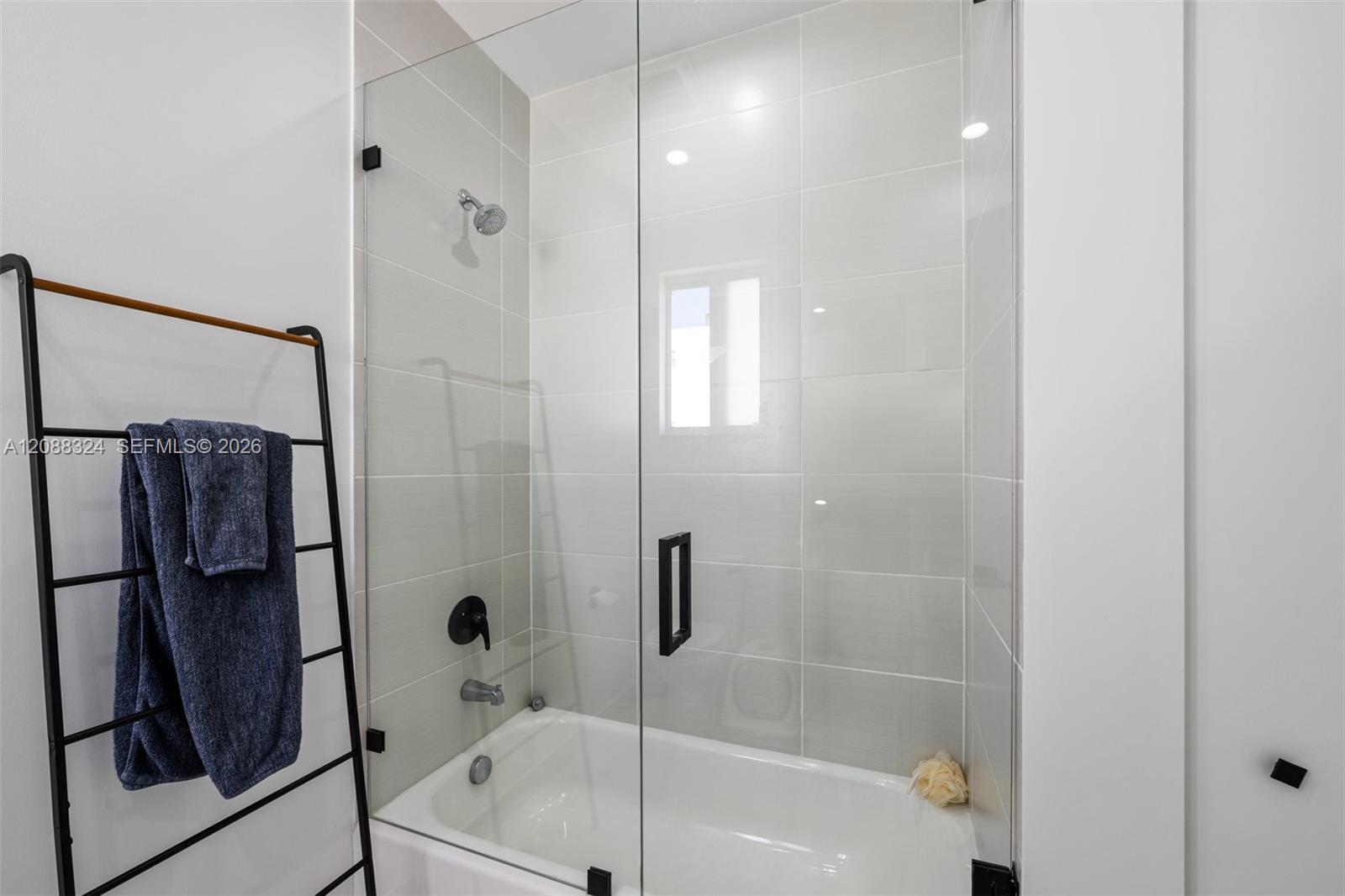 A12088324 Property Photo 25