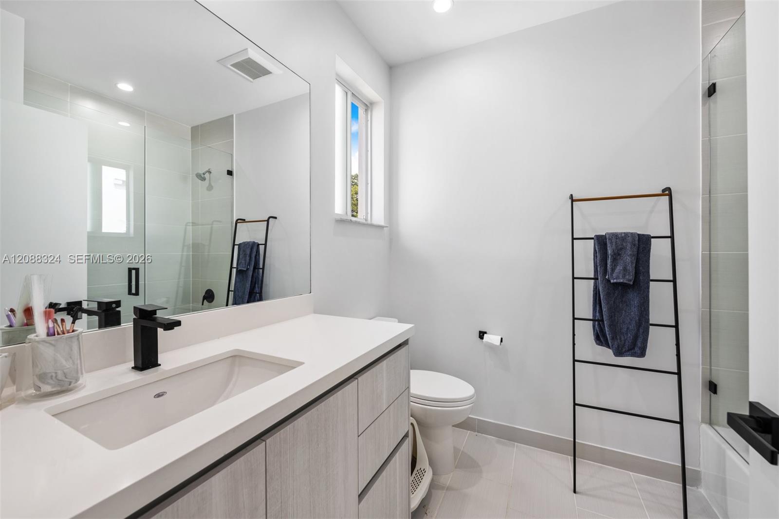 A12088324 Property Photo 27