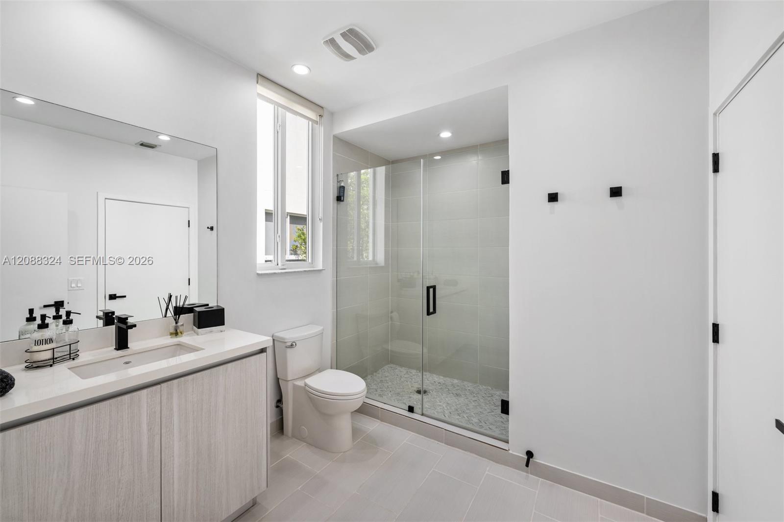 A12088324 Property Photo 28