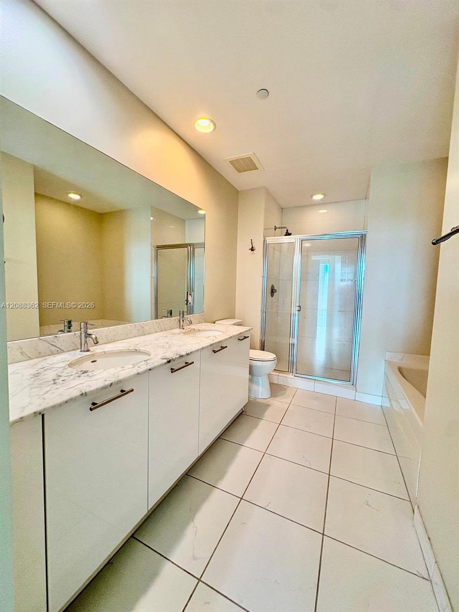 950 Brickell Bay Drive 4505 Property Photo 10