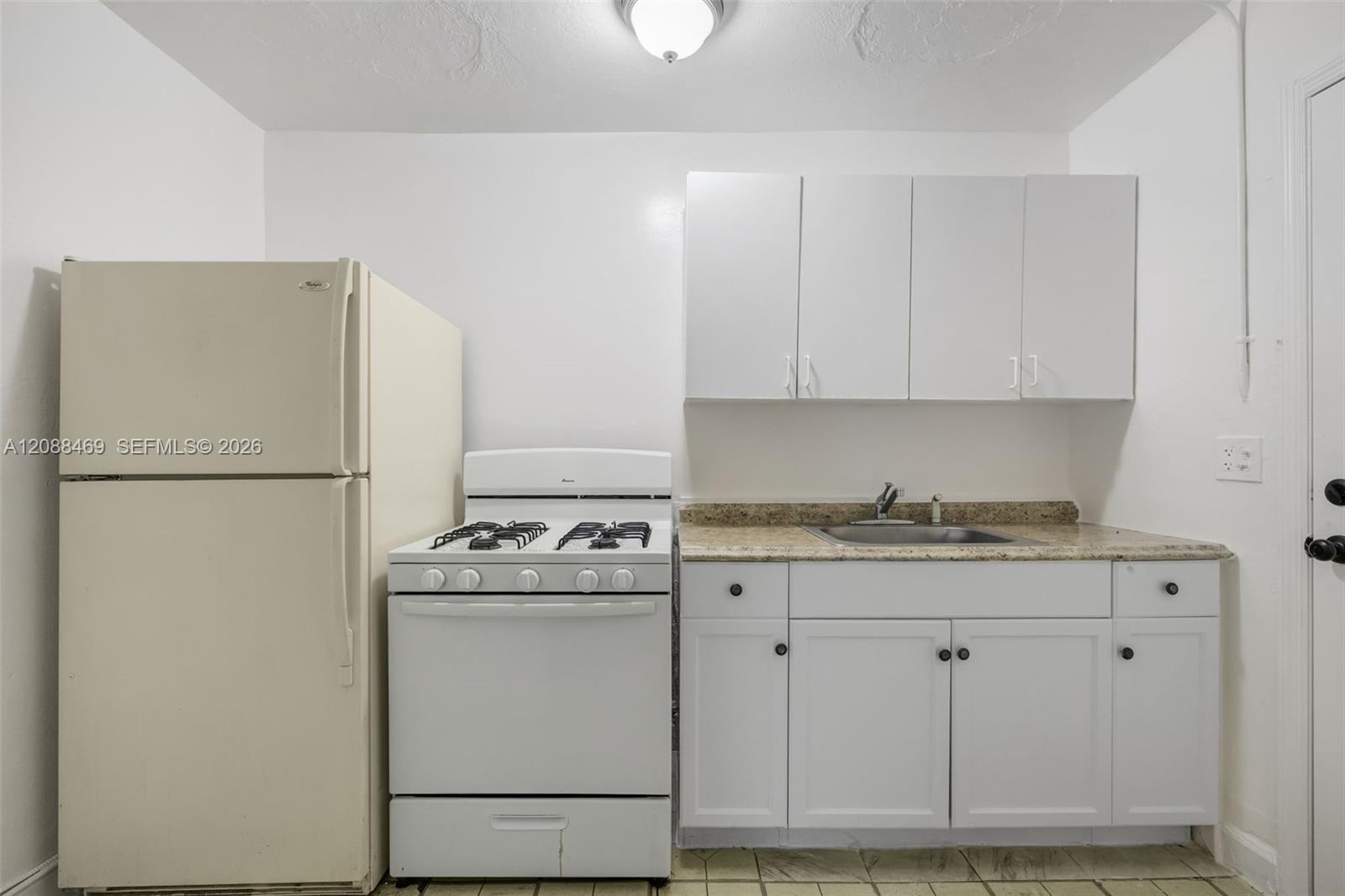 126 SW 18th Avenue 4 Property Photo 1