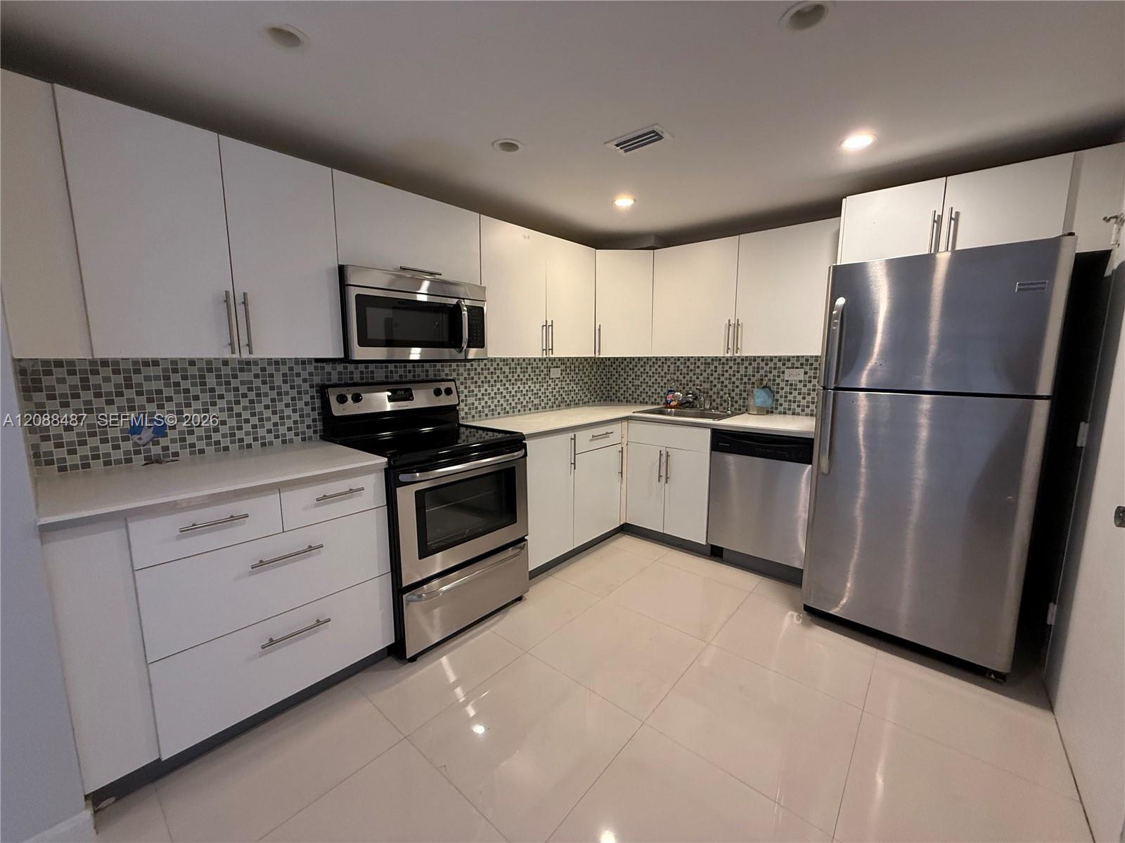 5555 Collins Avenue 12Z Property Photo 1