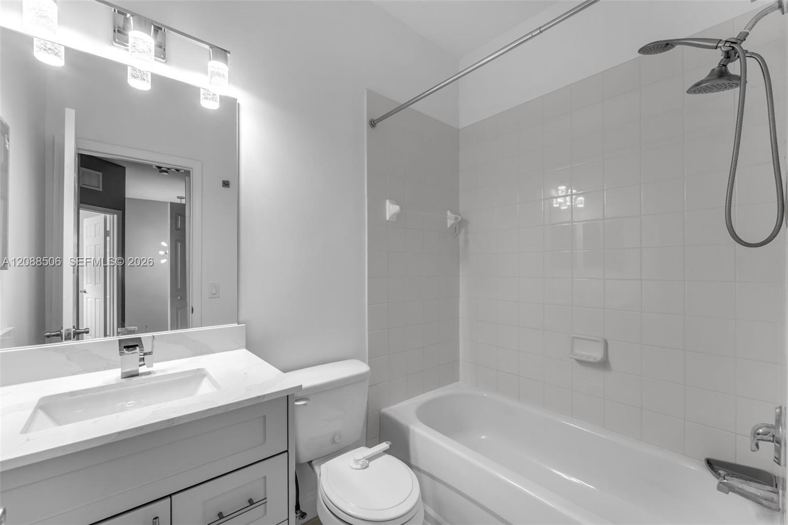 967 Ne 42nd Avenue Property Photo 13