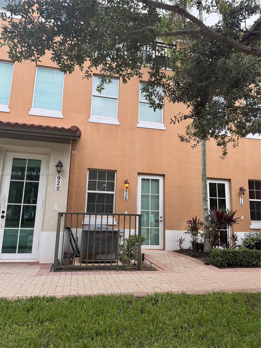 928 Sw 147th Avenue 2906 Property Photo 2