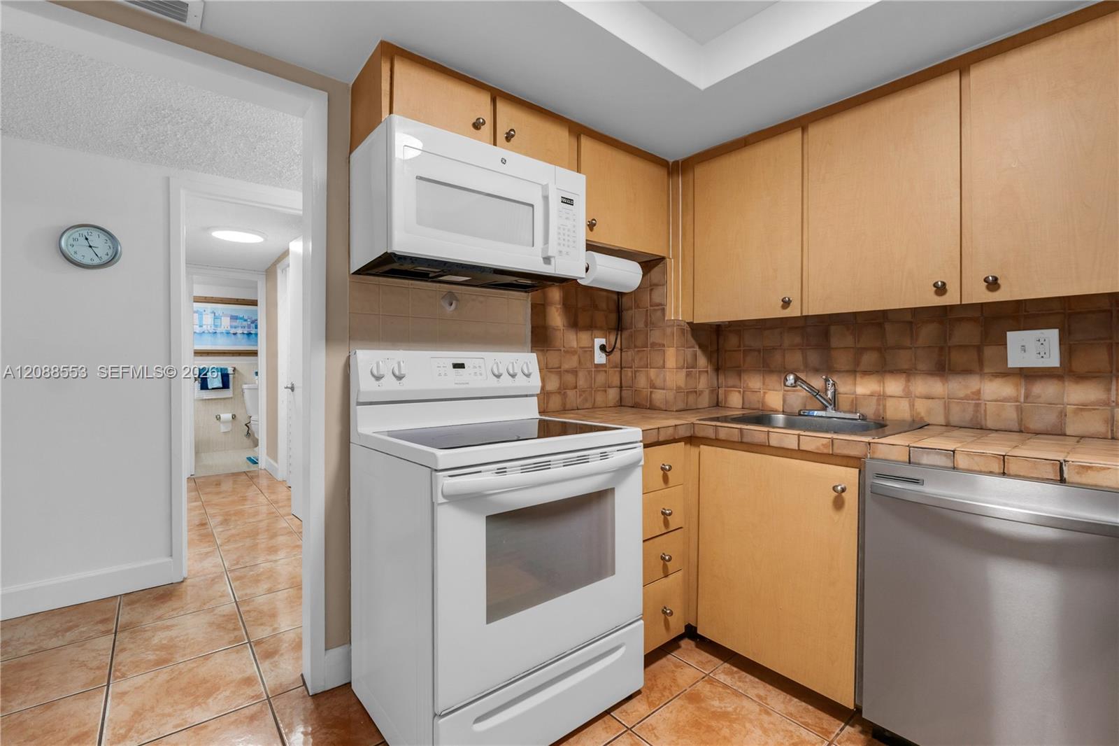 3180 S Ocean Drive 605 Property Photo 7