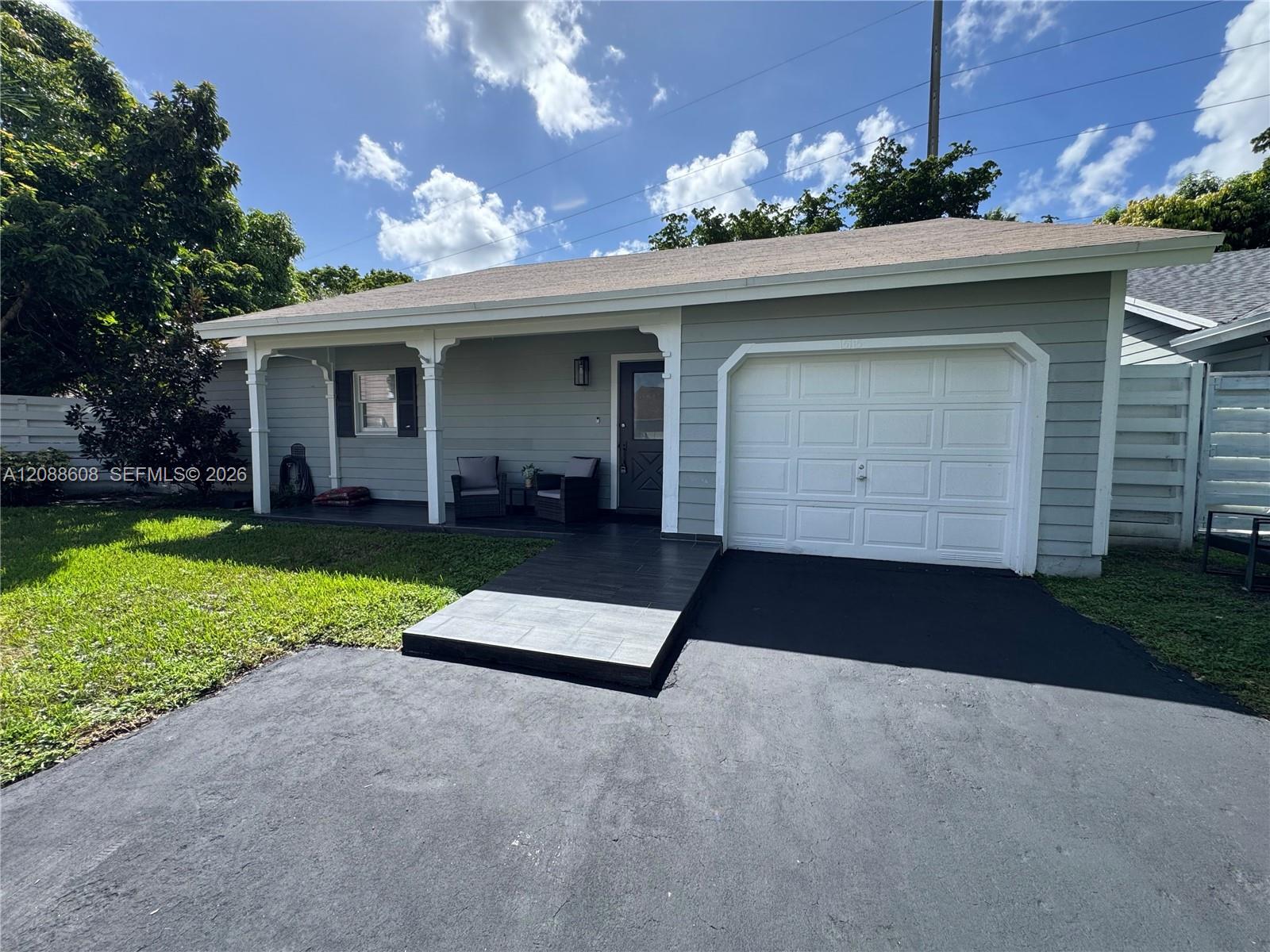 15115 Sw 140th Place Property Photo 1