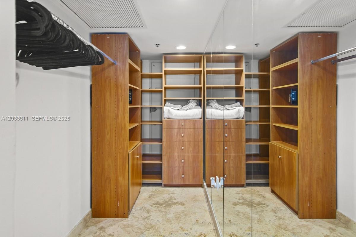 100 Lincoln Road 748 Property Photo 6