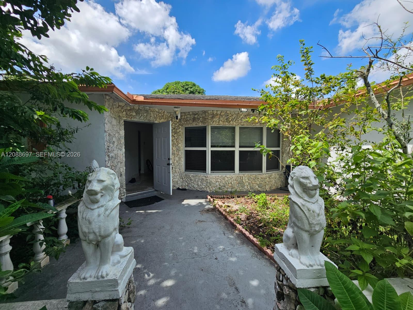 830 Sw 50th Avenue Property Photo 1