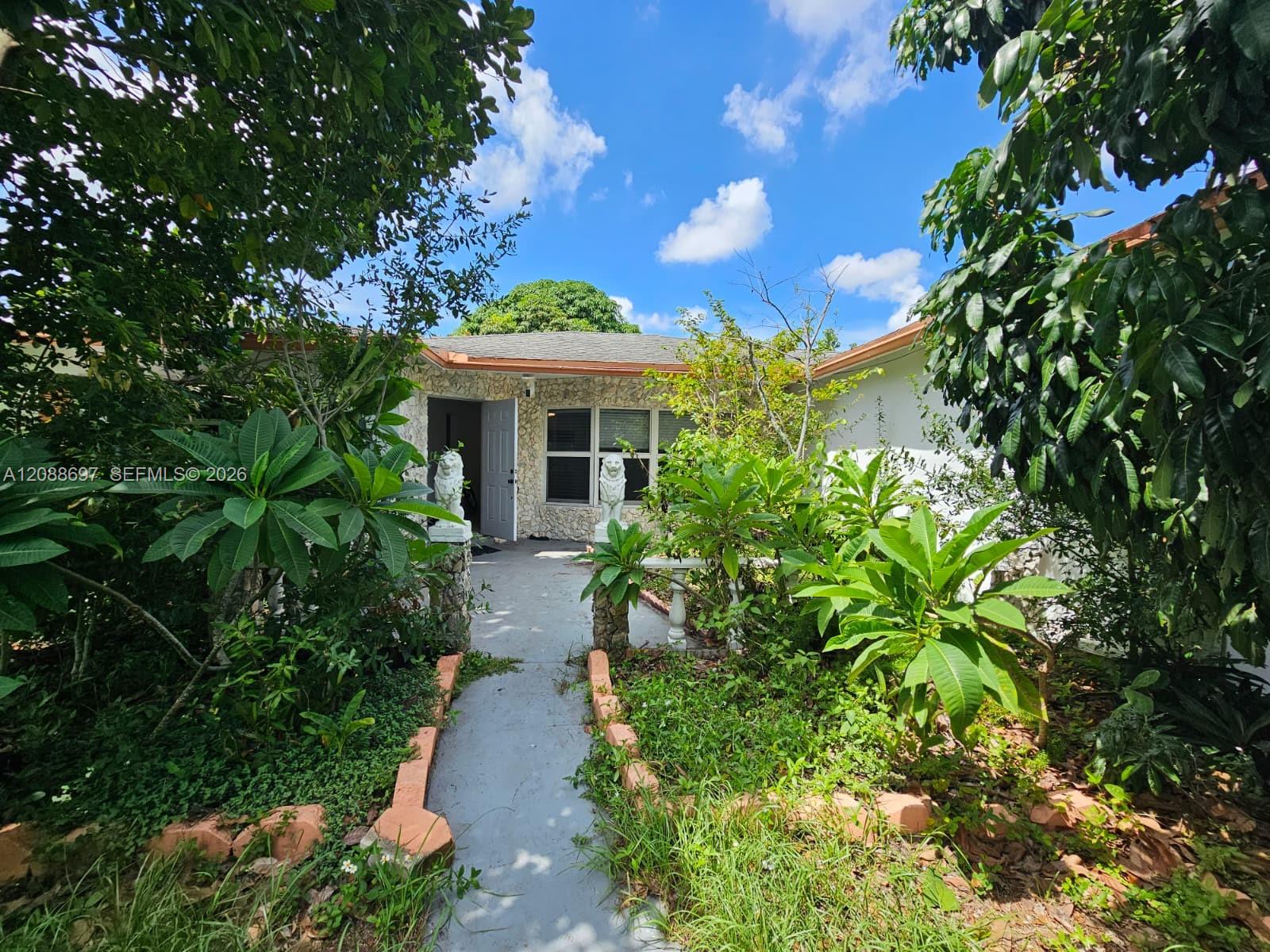 830 Sw 50th Avenue Property Photo 2