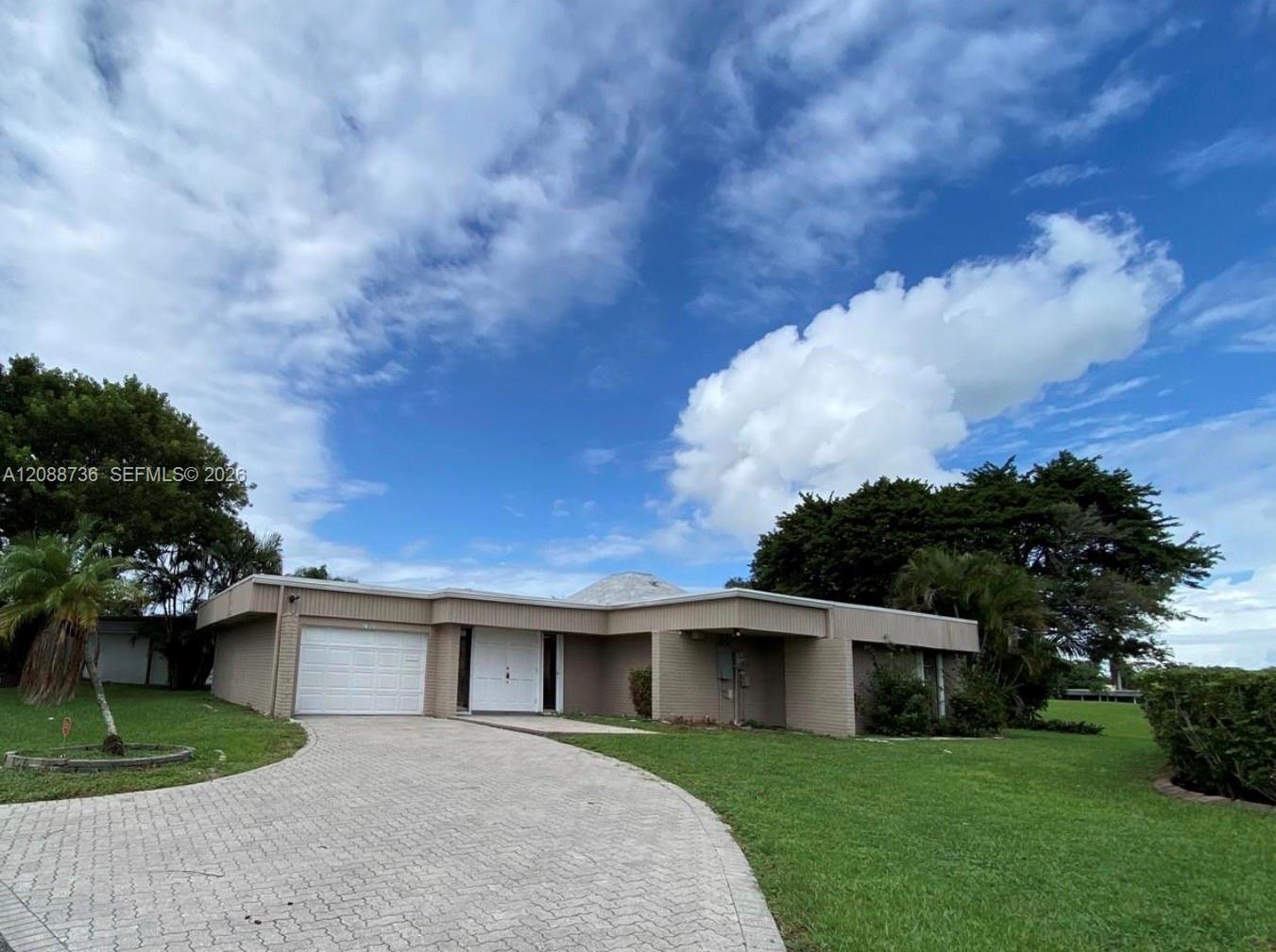 6105 Royal Poinciana Lane Property Photo 1