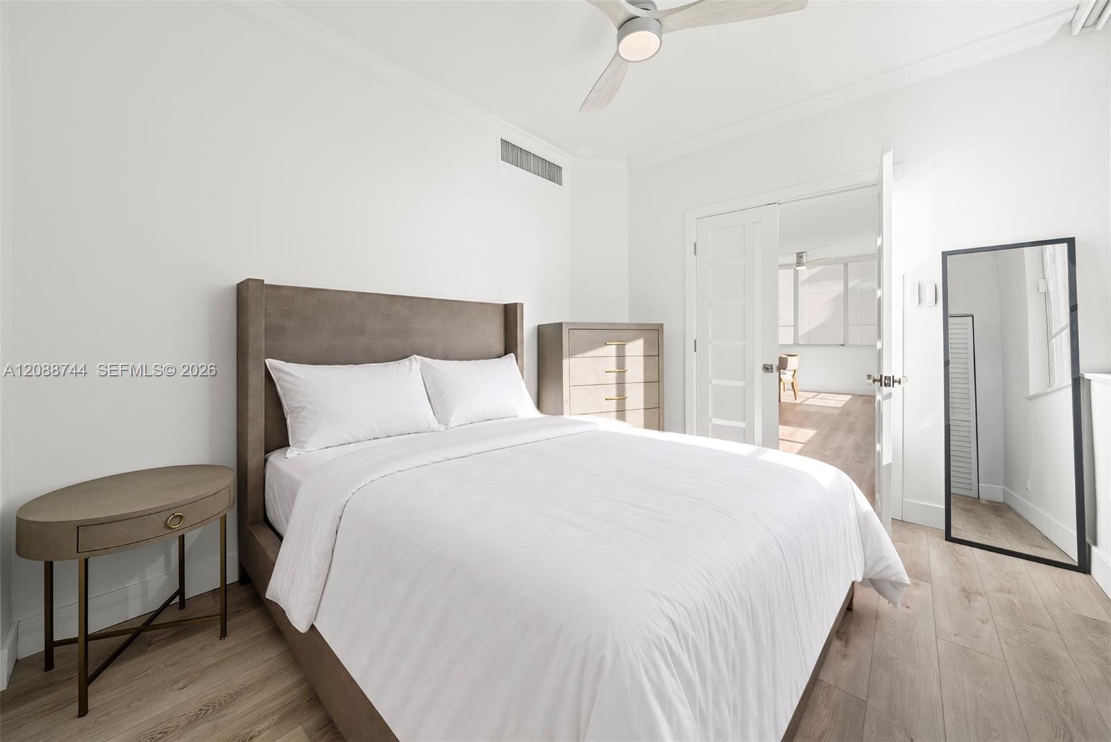 5005 Collins Avenue 1525 Property Photo 11