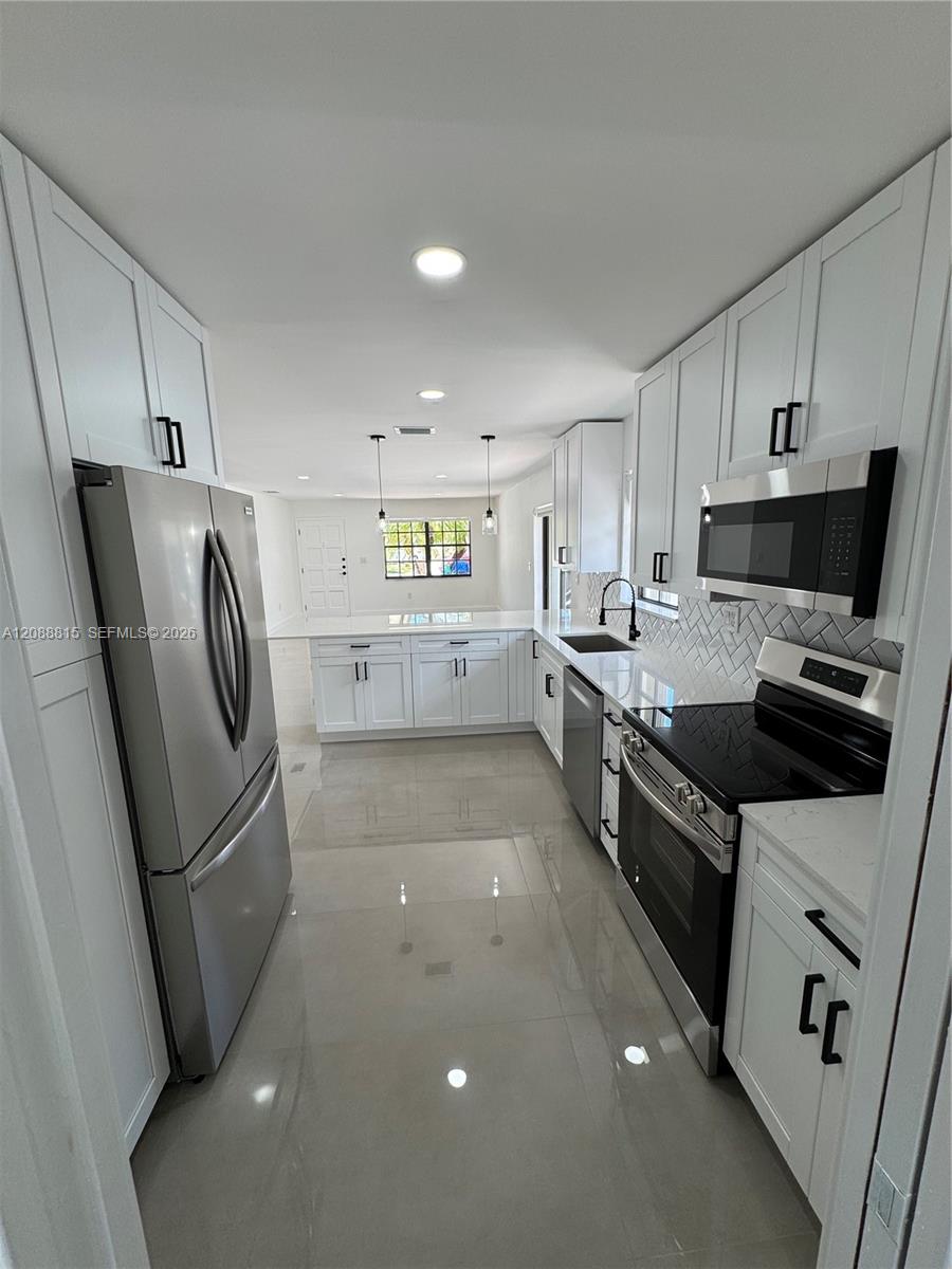 748 Nw 133rd Avenue Property Photo 3