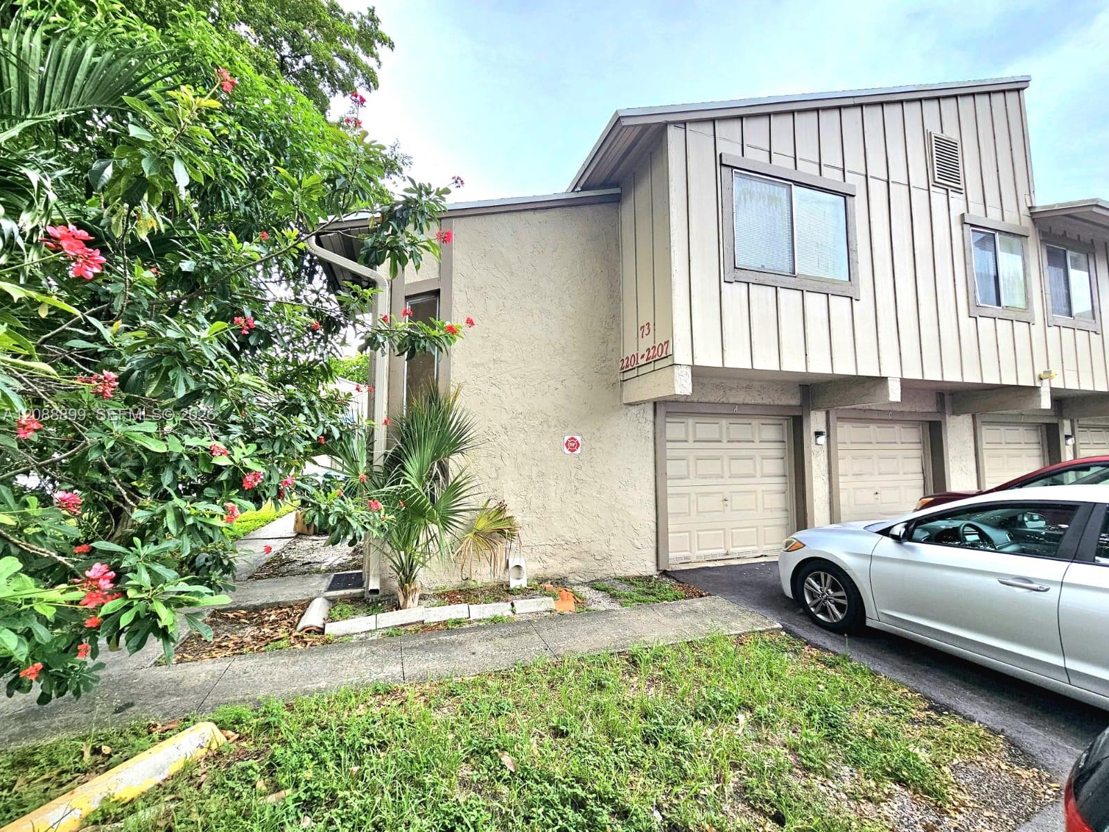 2207 Nw 59th Avenue 73-e Property Photo 3