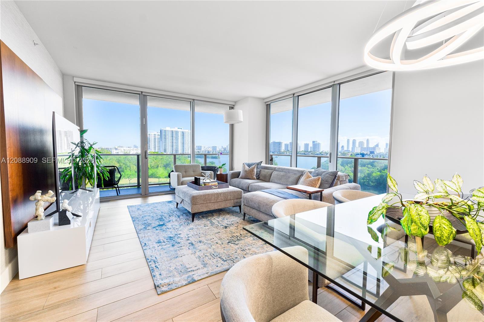 16385 Biscayne Boulevard 707 Property Photo 1
