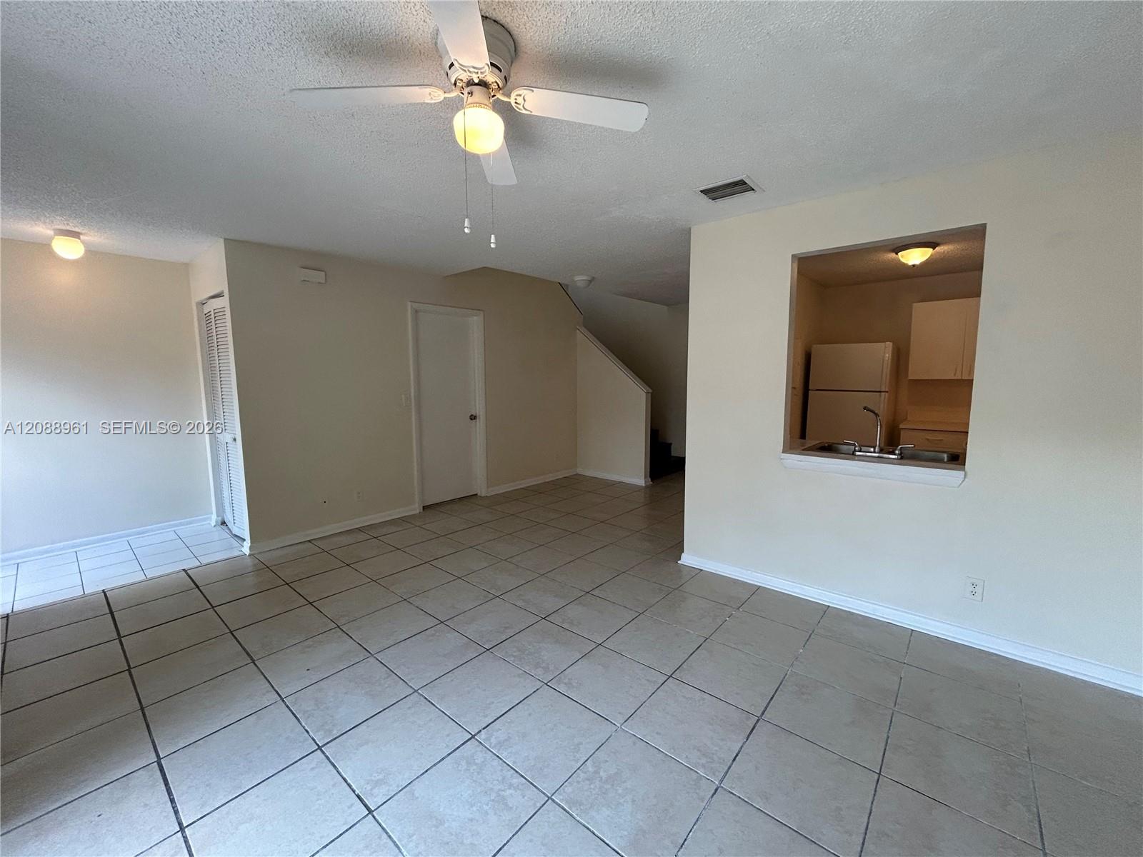 910 E Cypress Way E Property Photo 4