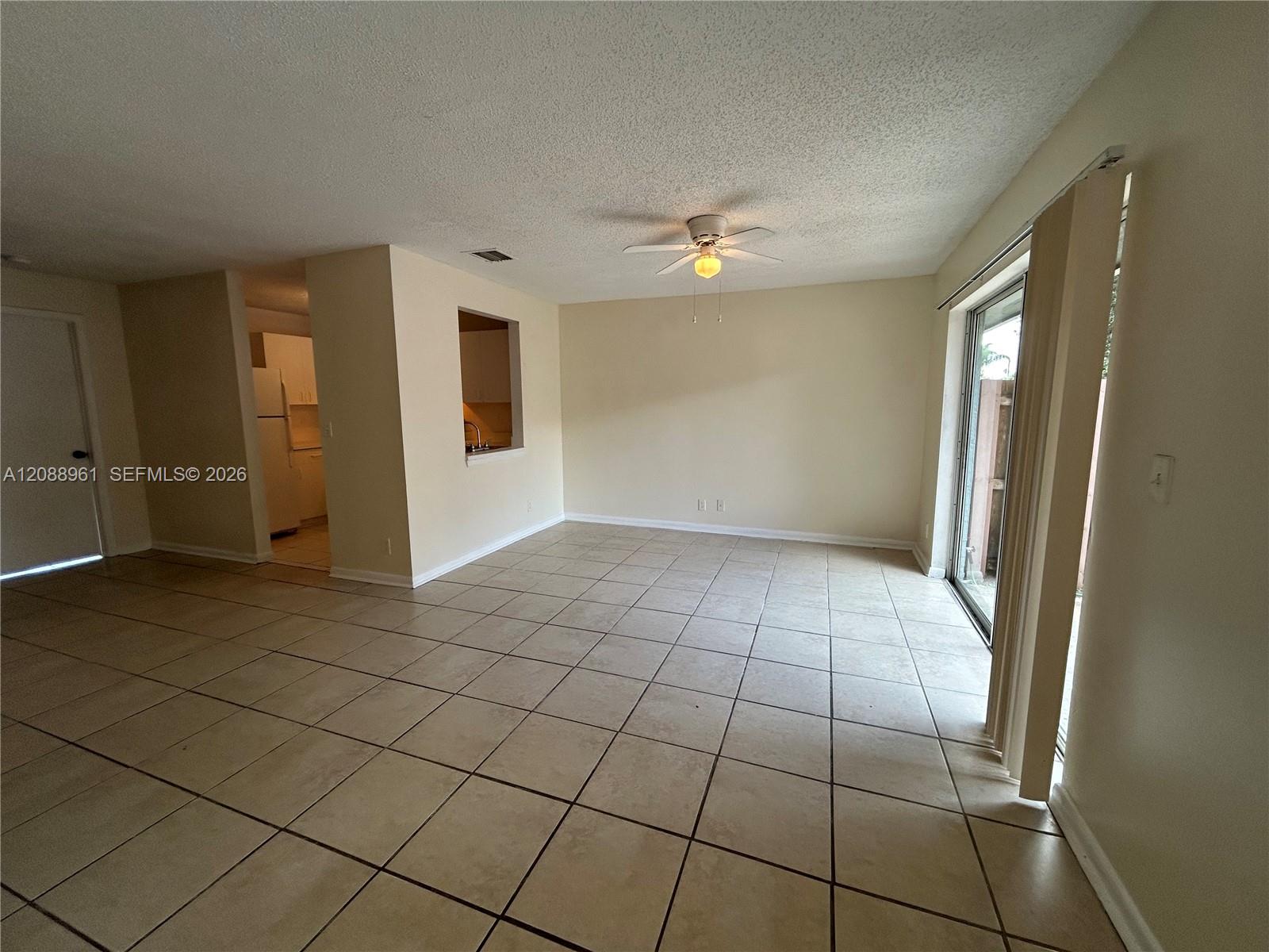 910 E Cypress Way E Property Photo 5