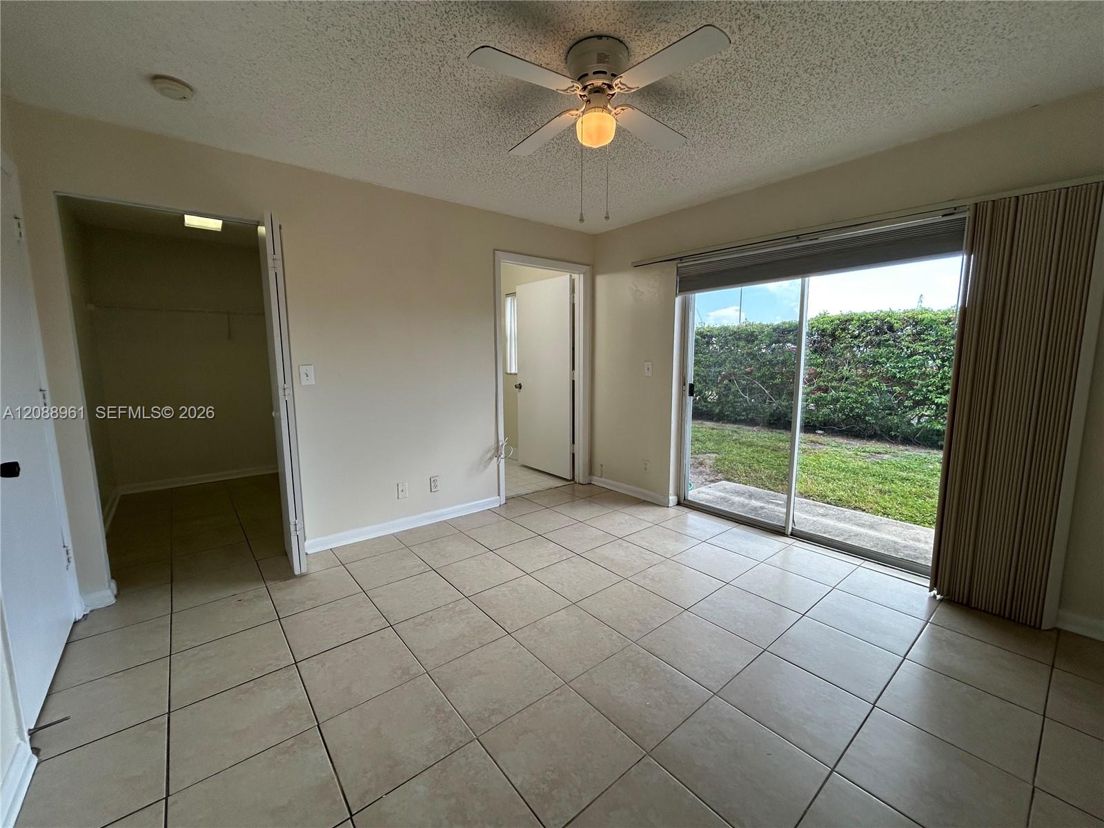910 E Cypress Way E Property Photo 6