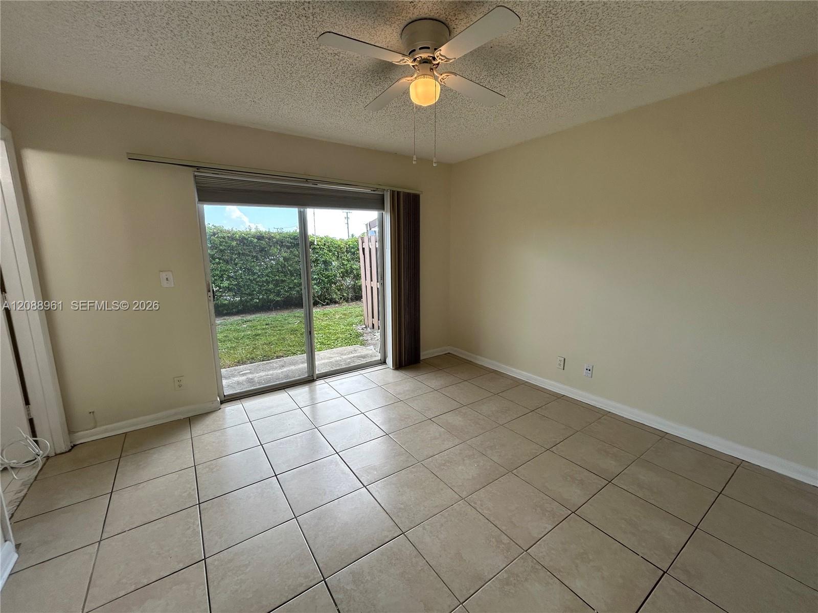 910 E Cypress Way E Property Photo 7