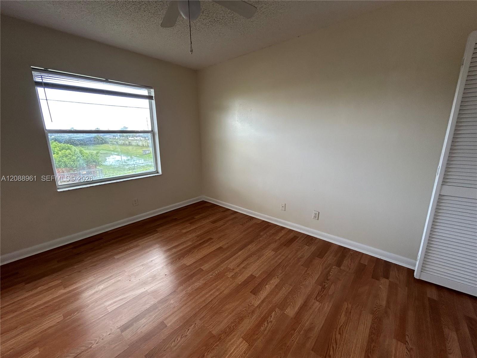 910 E Cypress Way E Property Photo 11