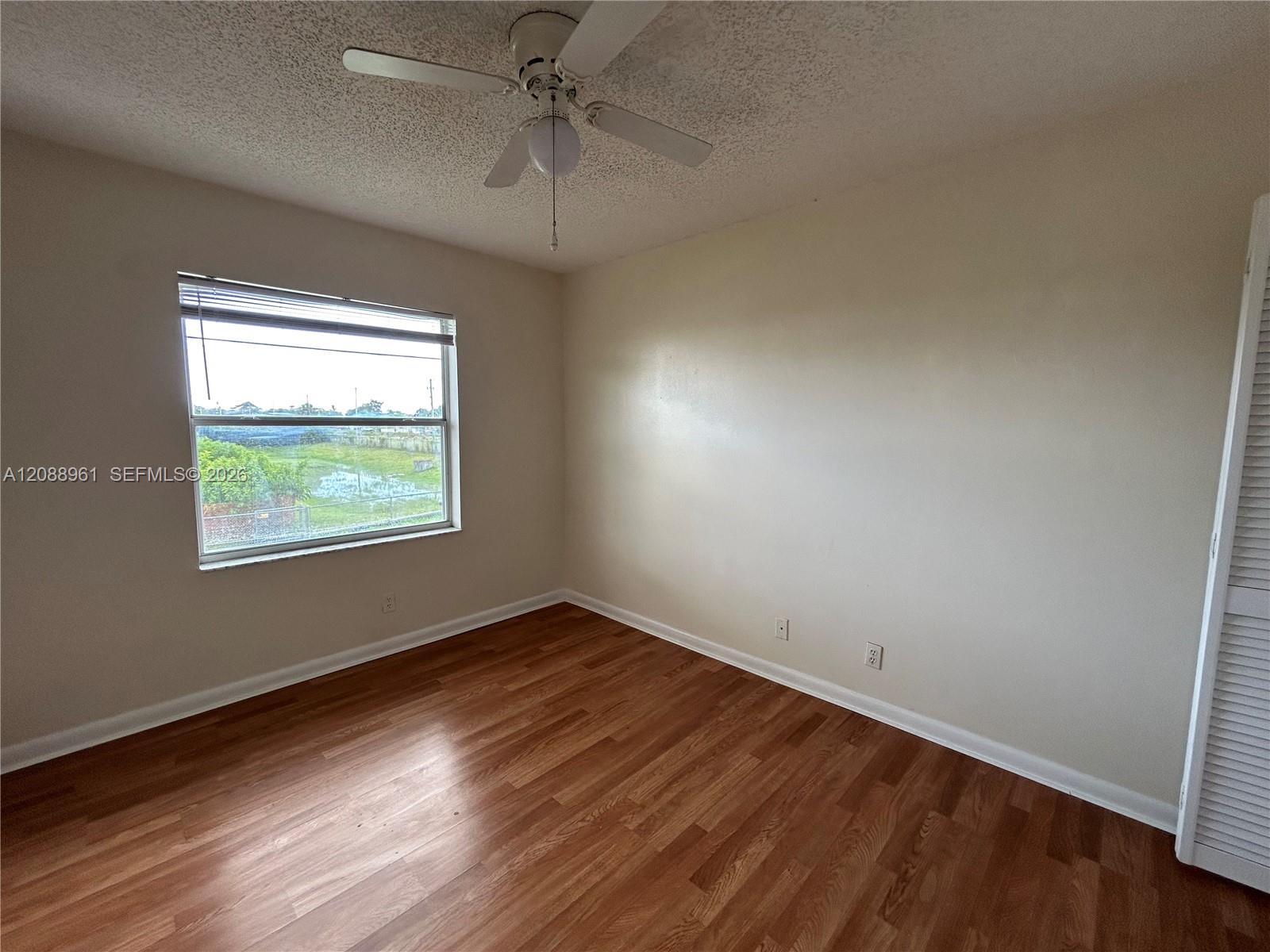 910 E Cypress Way E Property Photo 12