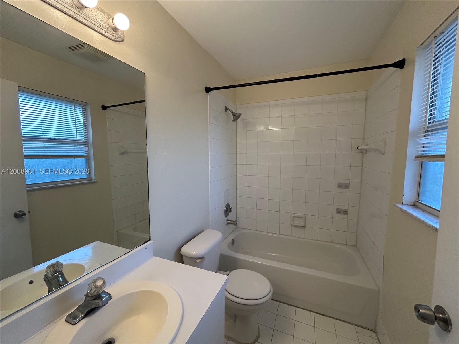 910 E Cypress Way E Property Photo 17