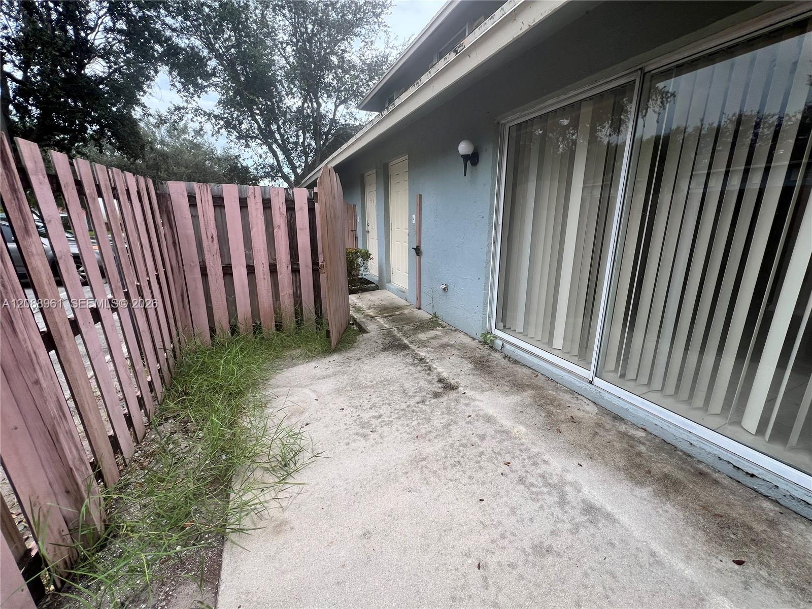 910 E Cypress Way E Property Photo 24