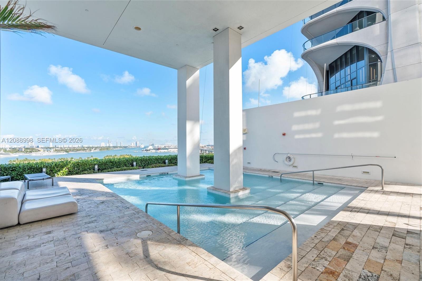 1040 Biscayne Boulevard 3908 Property Photo 2