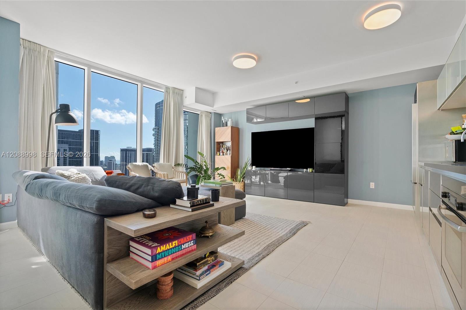 1040 Biscayne Boulevard 3908 Property Photo 3