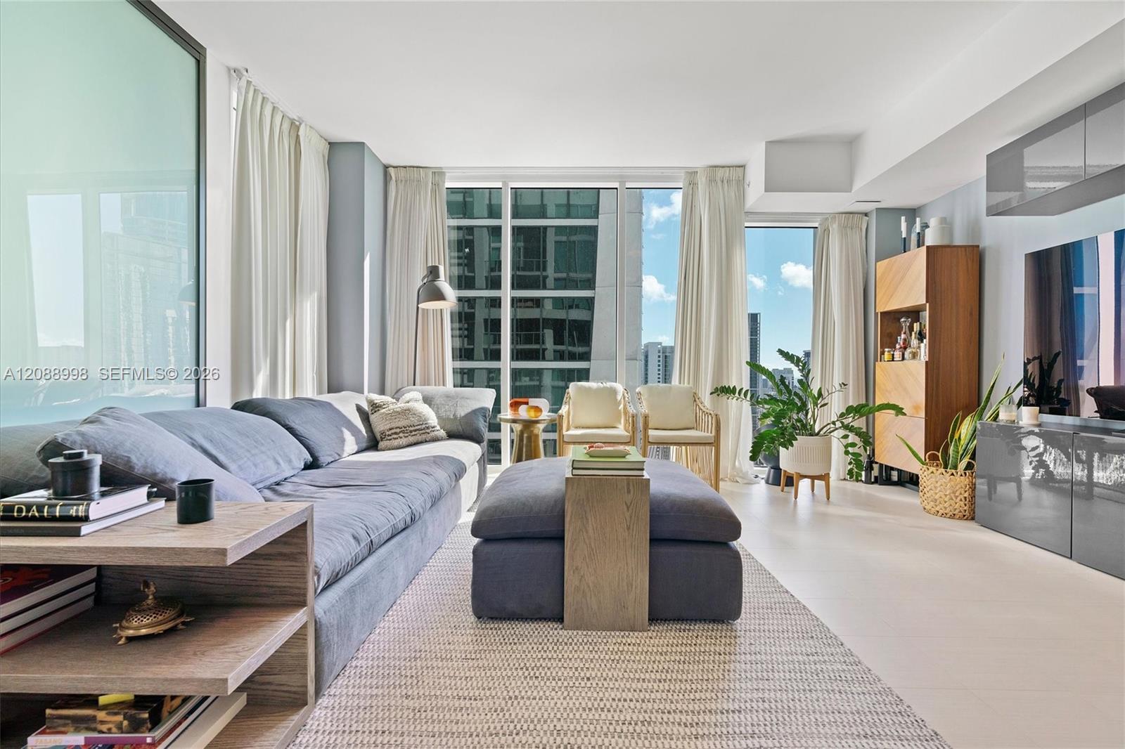 1040 Biscayne Boulevard 3908 Property Photo 4
