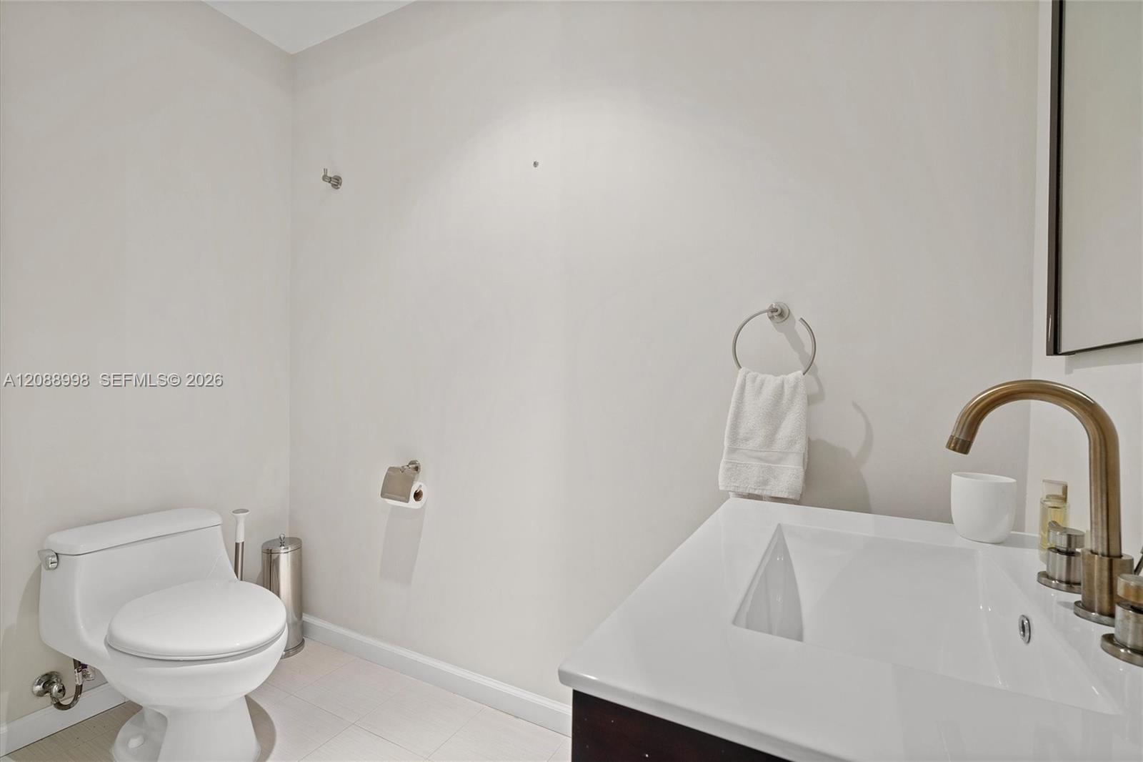 1040 Biscayne Boulevard 3908 Property Photo 16