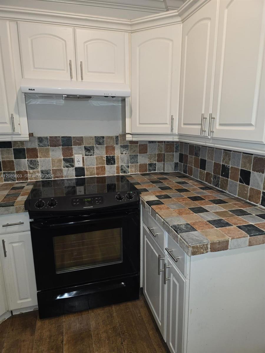 1460 Ocean Drive 201 Property Photo 4