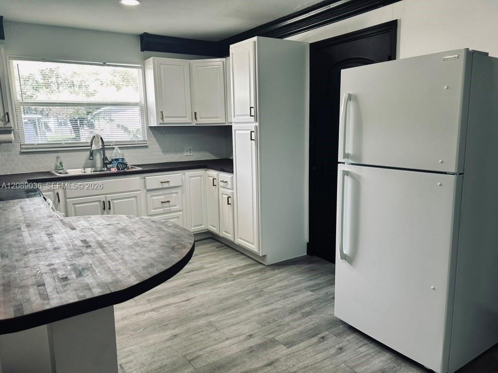A12089036 Property Photo 33