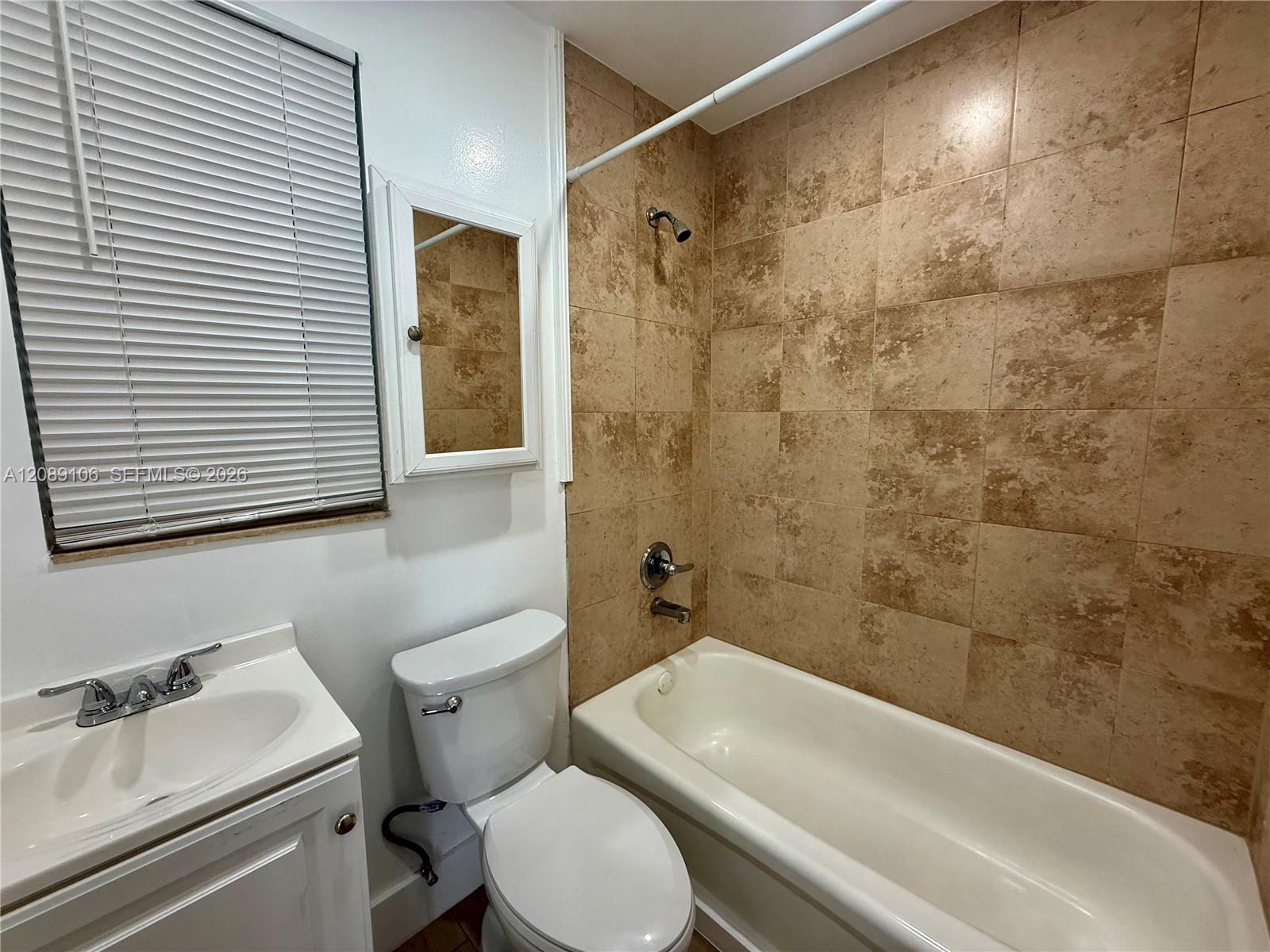 A12089106 Property Photo 3