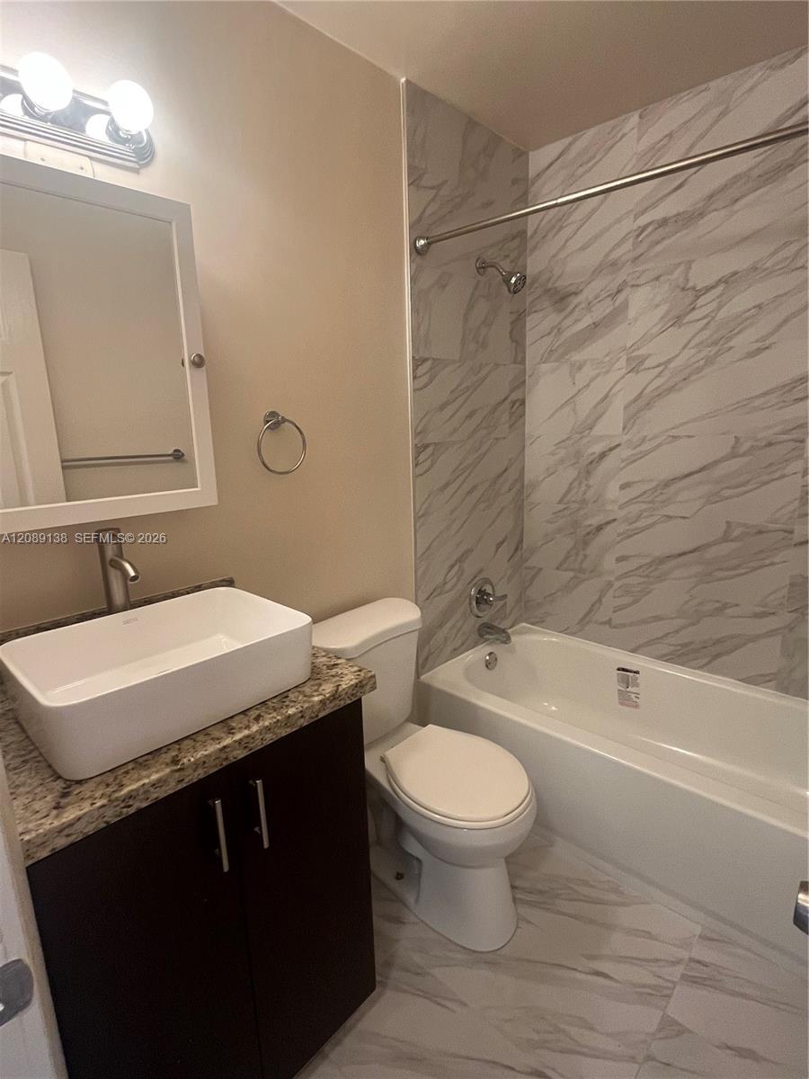 92 E 15th Street 1 Property Photo 4