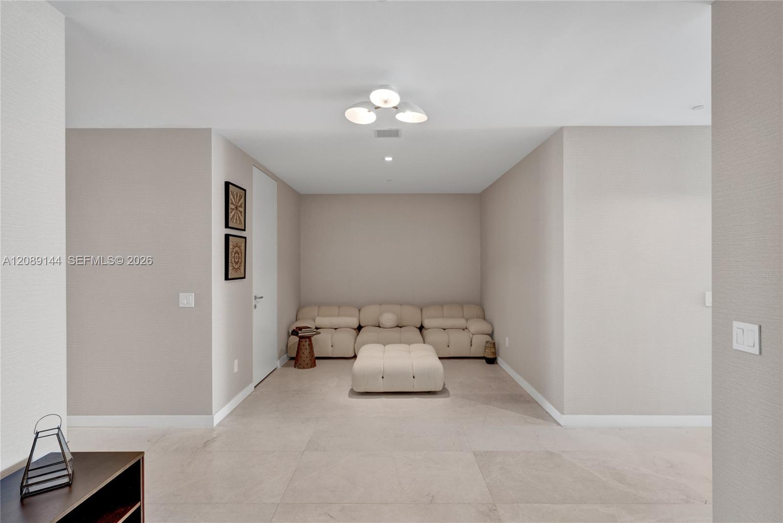 18975 Collins Avenue 903 Property Photo 23