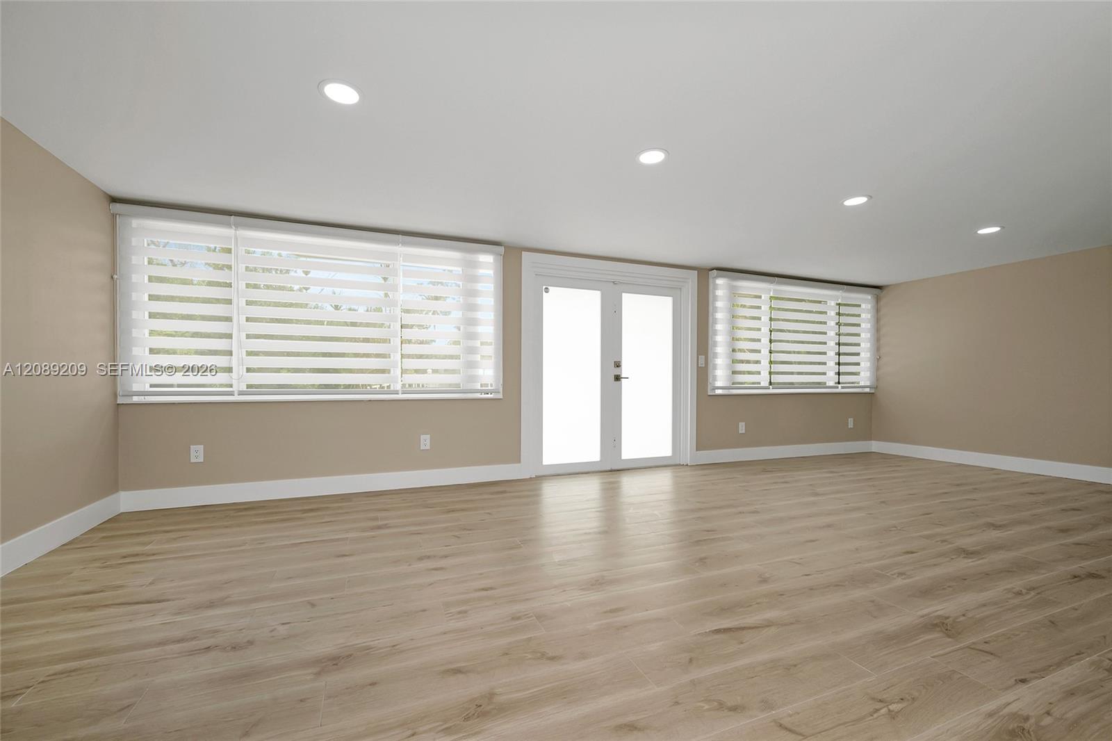 5885 Pine Tree Property Photo 16